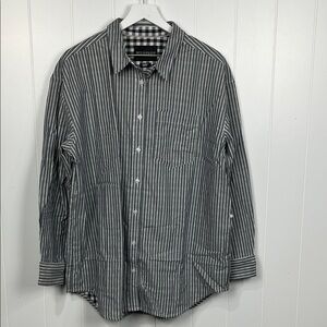 Wild Fang Womens Button Up Shirt M Gray White Stripe Pocket Checkered Interior